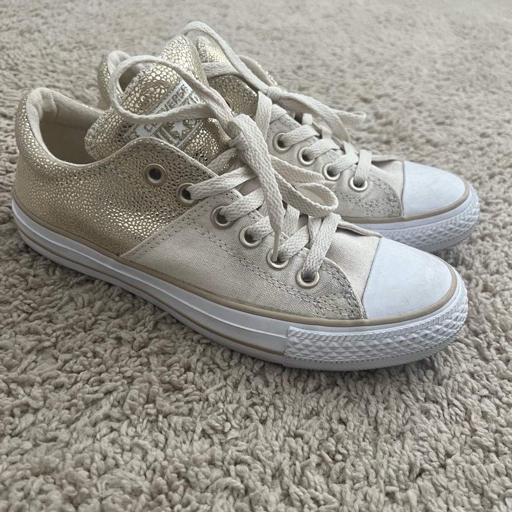 Tan/Gold Converse